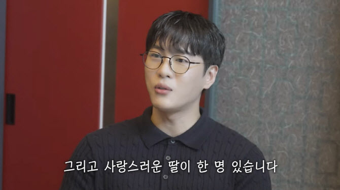 <b>문원</b>, <b>트랜스젠더</b>와 <b>DM</b> 의혹?… "남자 때부터 알던 사이"