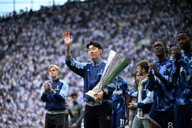 “최고의 선수”라고 답했지만... <b>손흥민</b> <b>거취</b>에는 말 아꼈다