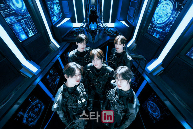 <b>투모로우바이투게더</b> 새 앨범, 하루 만에 142만 장 팔렸다