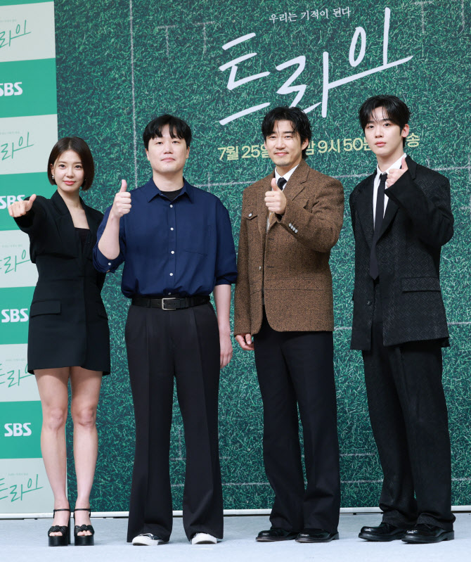 '<b>트라이</b>' <b>윤계상</b> "김요한과 연기 묘해…너무 예쁘다"