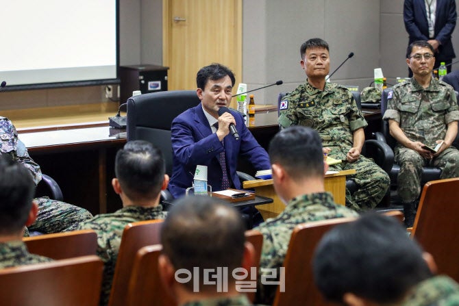 안규백 국방장관, 첫 현장점검…'<b>계엄</b> 동원' 3공수여단 찾아