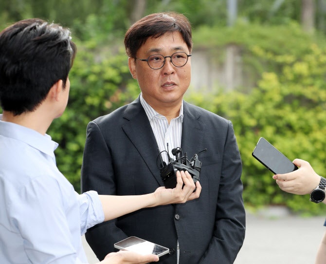 <b>최휘영</b>, 오늘 인사청문회…딸 <b>아빠찬스</b>·247억 재산 송곳검증 예고