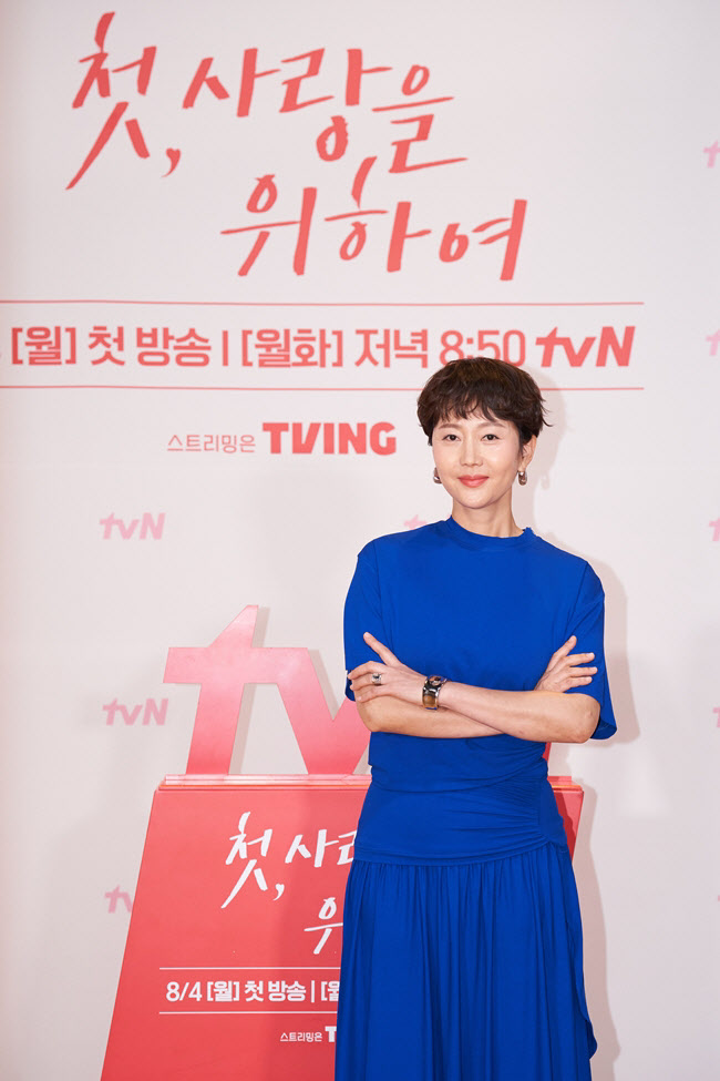 '첫, 사랑' <b>염정아</b> "<b>싱글맘</b> 역할…딸 사춘기 속상해"