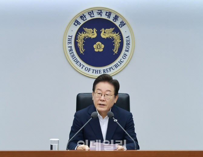 李<b>대통령</b> “<b>스토킹</b> 3번 신고에도 살해…안이한 대처로 비극 초래”