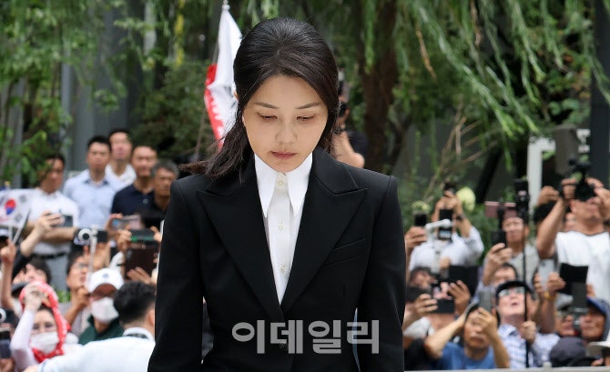구속영장 청구하고 체포영장 집행하고…尹부부 향한 <b>특검</b> 칼날