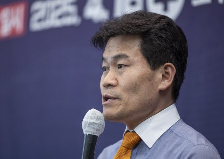 <b>이재명</b> 대통령 동영상 <b>왜곡</b>·조작 <b>의혹</b>…경찰, <b>전한길</b> 소환조사