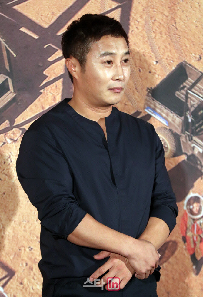 <b>김병만</b>, 전처 딸 "혼외자 있다" 주장에 "<b>혼인</b>관계 <b>파탄</b> 후 출산"[공식]