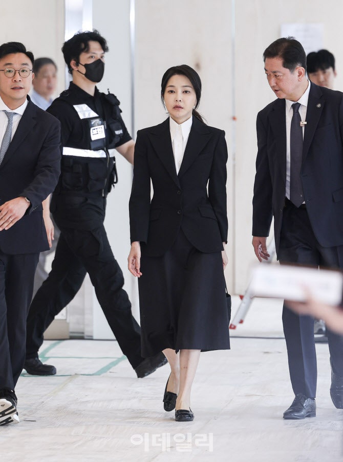 [속보]<b>김건희특검</b>, ‘<b>반클리프 목걸이</b> 의혹’ 서희건설 압수수색