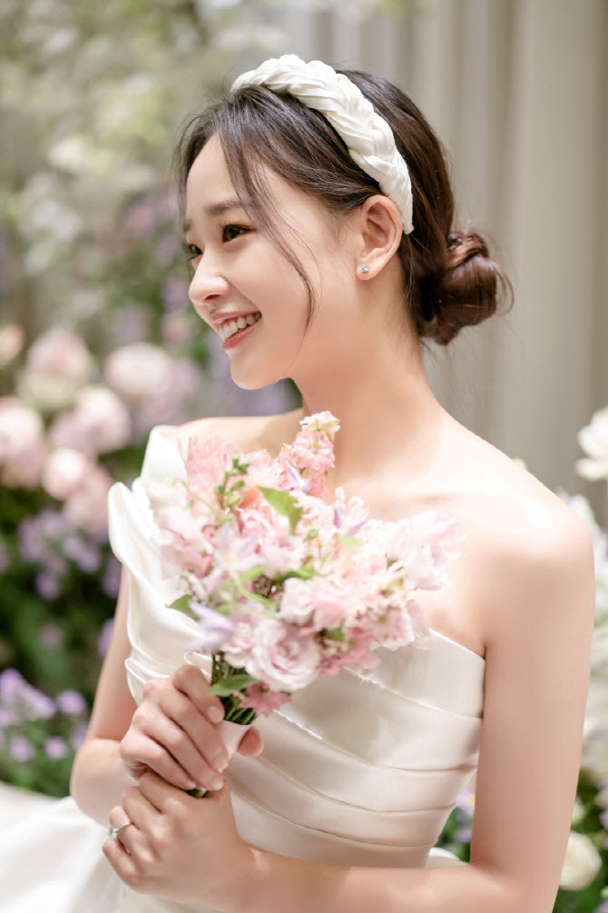 남편·육아 얘기 뿐인데…<b>손연재</b>, <b>유튜브</b> 채널 삭제됐다 <b>복구</b>
