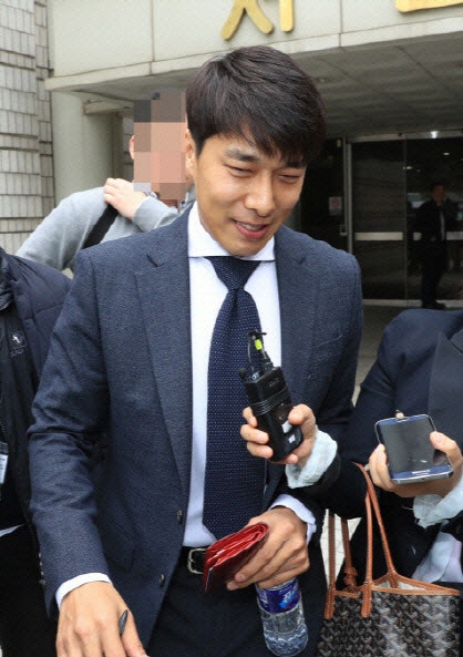 "<b>양육비</b> 안 줘"…<b>김동성</b> 폭로한 전처, 명예훼손 혐의로 송치