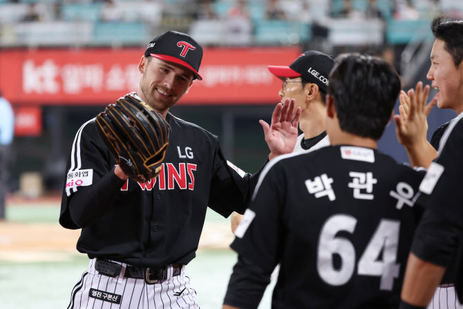 LG, 뉴 에이스 찾았다...<b>톨허스트</b>, KBO 데뷔전 7이닝 77구 <b>무실점</b>