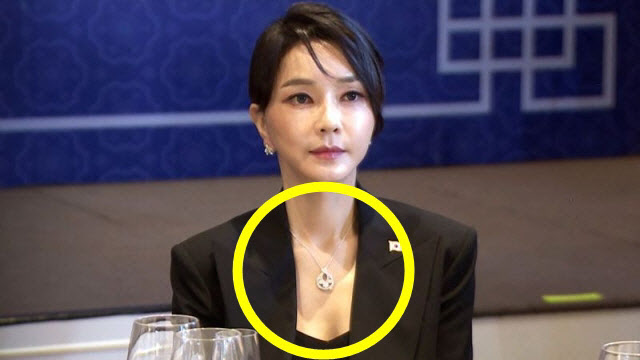 “보석 없어서 X팔렸다” 김건희, 왜 명품에 빠졌나 보니1
