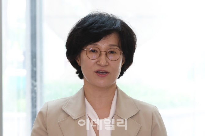 <b>원민경</b> <b>후보자</b> "힘 있는 성평등가족부로 확대개편 최우선"