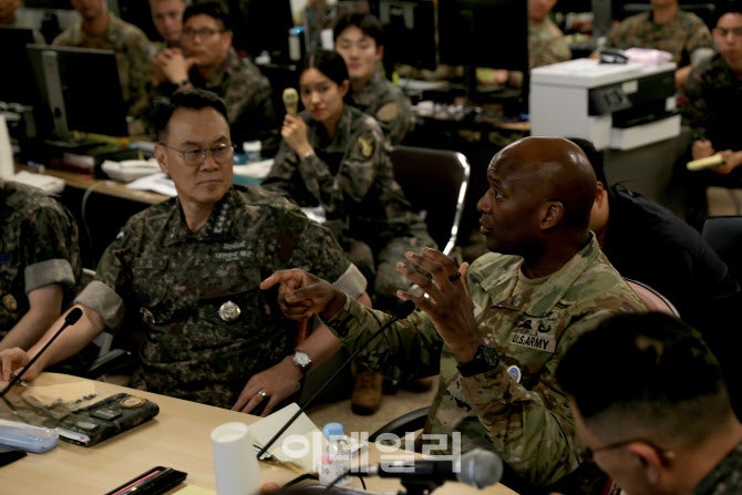 <b>합참의장</b>·<b>연합사령관</b>, 군사정보지원작전구성군사령부 UFS 현장지도