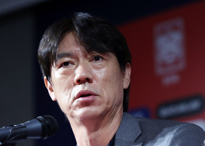 <b>손흥민</b>, 축구대표팀 <b>주장</b>에서 내려올까?…홍명보 감독도 고민중