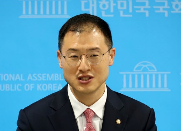“대부업체 사내이사 <b>겸직</b>”…‘<b>김상욱</b> <b>징계안</b>’ 제출한 국민의힘