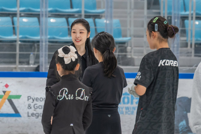 '<b>피겨</b>여왕' <b>김연아</b>, 플레이윈터 <b>피겨</b> 아카데미서 <b>꿈나무 지도</b>