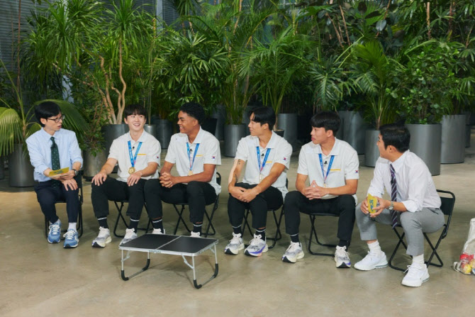 <b>빌 게이츠</b>→'케데헌' 감독, 유재석 만났다…시청률 동시간대 1위 (<b>유퀴즈</b>...