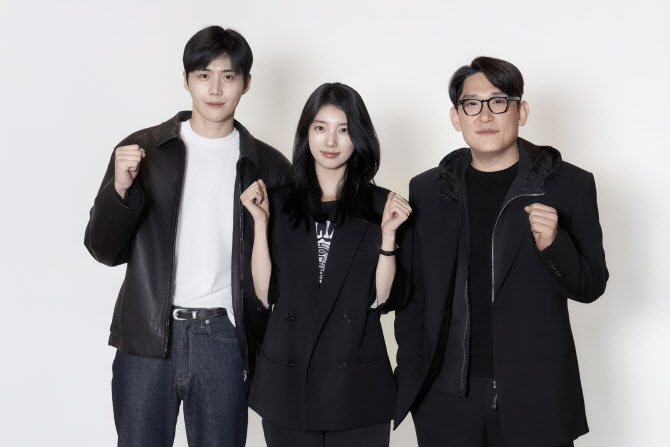 <b>수지</b>·김선호 '<b>현혹</b>', <b>촬영</b>장 쓰레기 무단 투기 "어두워서…바로 정리"...