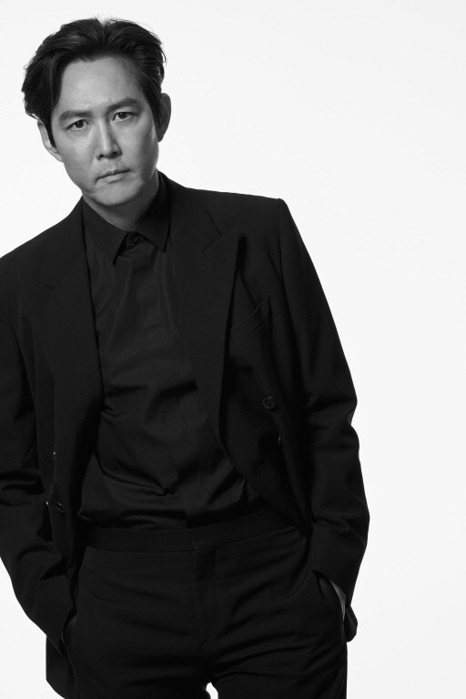 <b>이정재</b>, 잠실구장서 <b>LG</b> 홈경기 <b>시구</b> 던진다...2022년 이후 3년 만