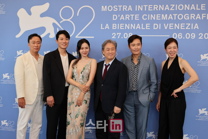 박찬욱·이병헌·손예진…'<b>어쩔수가없다</b>', <b>베니스영화제</b> 달궜다