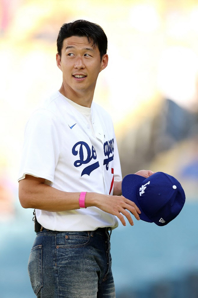 첫 홈경기 앞둔 <b>손흥민</b> "한 달이 1년처럼 느껴져...너무 기돼"