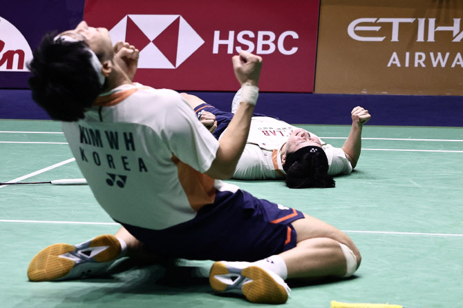 세계랭킹 1위 <b>서승재</b>·<b>김원호</b>, 중국 조 꺾고 세계선수권 남자복식 <b>우승</b>
