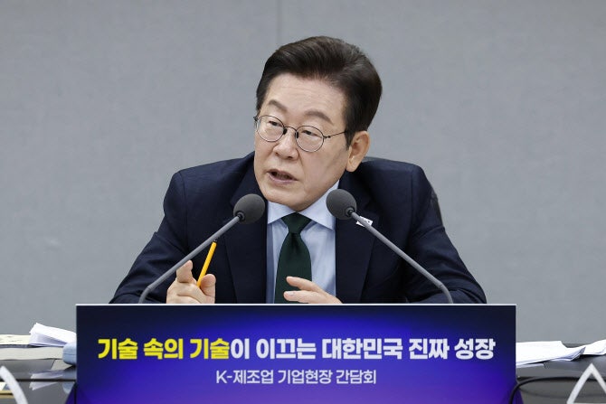李<b>대통령</b>, 오늘 <b>양대 노총</b> 위원장과 첫 오찬 <b>회동</b>