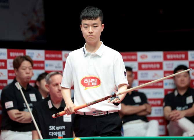 '17살 3쿠션 신성' <b>김영원</b>, PBA 128강 통과...부진 깰 수 있을까