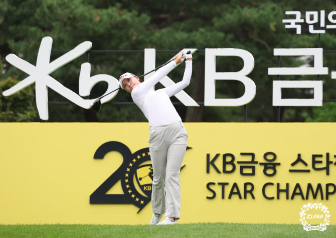 난코스에서 버디 7개 쓸어담은 <b>문정민</b>, <b>KB금융</b> 첫날 선두..이가영·노승...