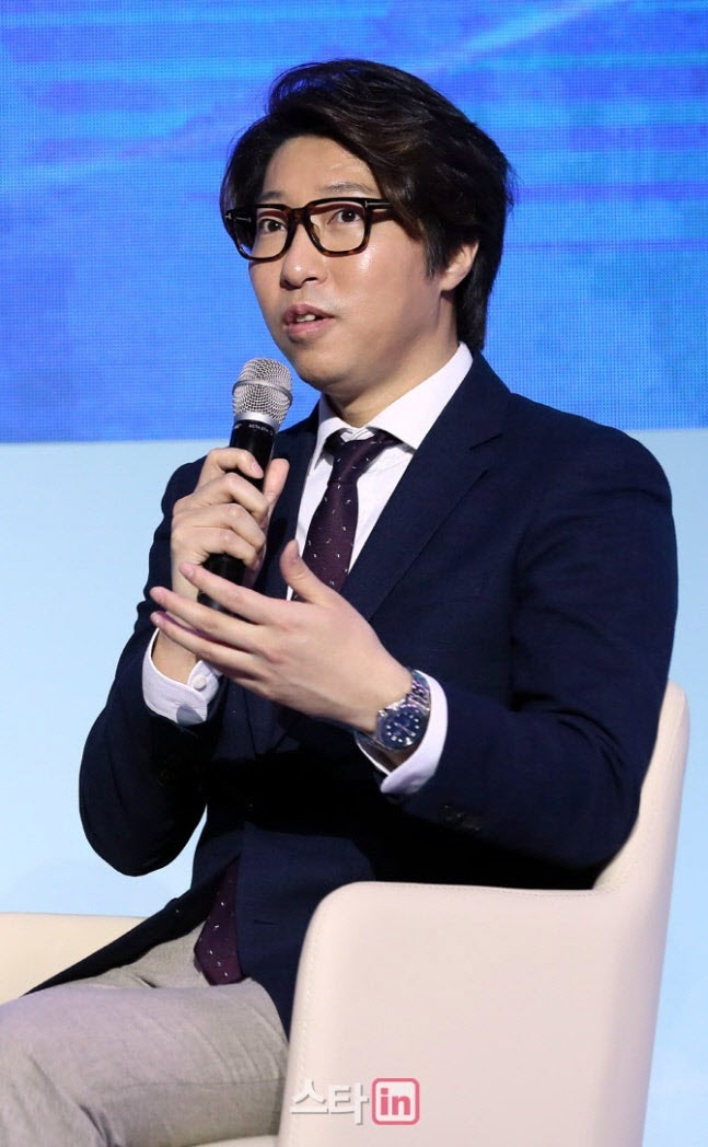 이틀 전 패션위크 참석했는데… 유튜버 <b>대도서관 사망</b> 충격