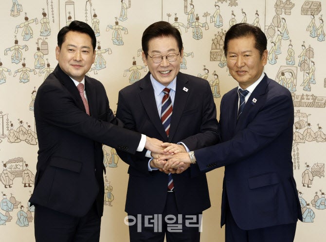 李 대통령, 여야 대표 회동 “죽이는 정치 그만…상생·정치 <b>복원</b>해야”