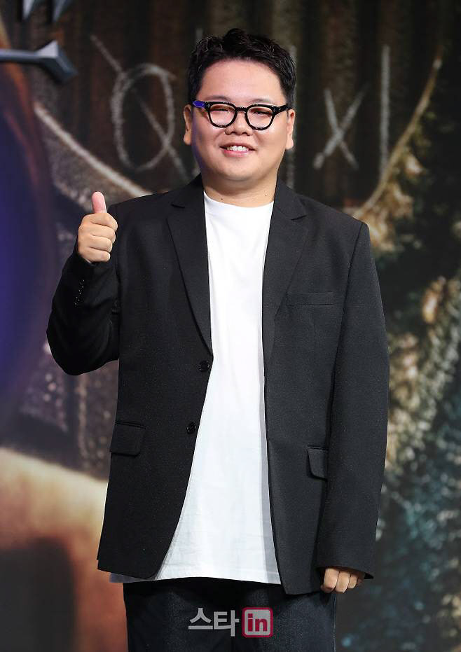 <b>곽튜브</b>, <b>결혼식 사회</b>는 <b>전현무</b>…"예비신부=공무원? 확인 불가"