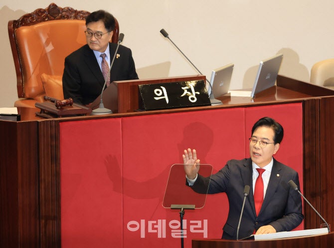 <b>송언석</b> "일당 독재 멈춰야…권력에 취하면 브레이크 없는 추락"[전문]