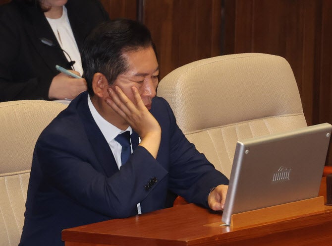 송언석 <b>연설</b>에 정청래 "반공 웅변대회냐…귀에서 피날 것 같다"