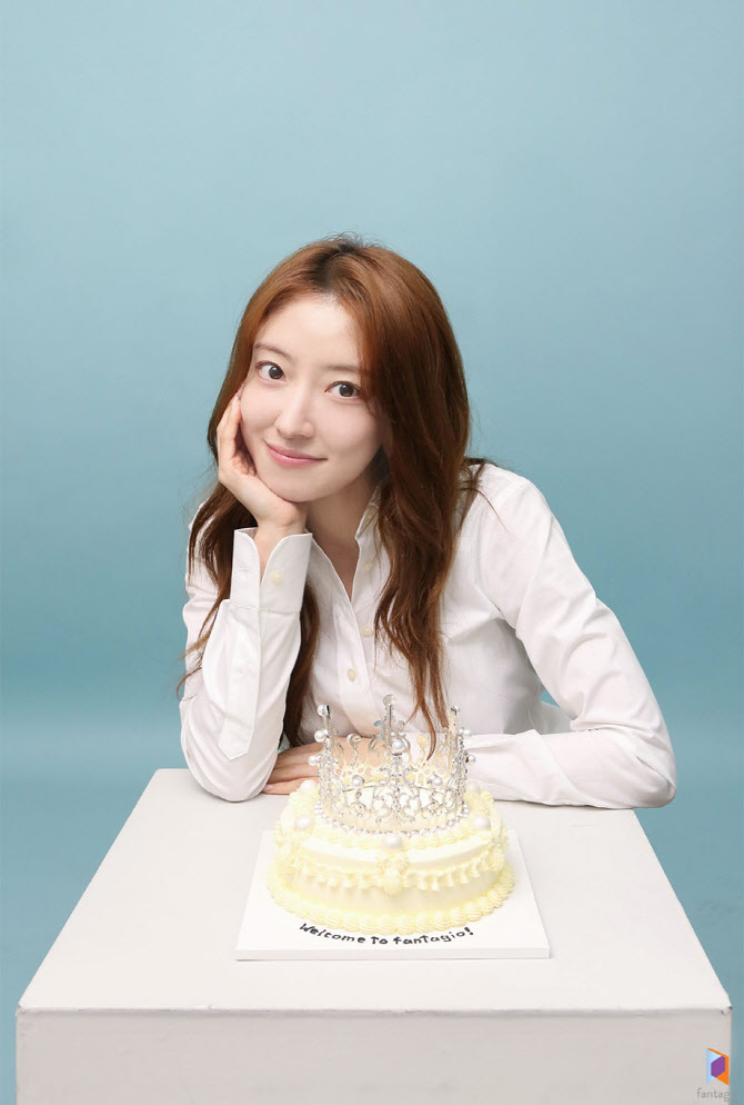 <b>이세영</b>, <b>판타지오</b>와 <b>전속계약</b>…김선호·차은우와 한솥밥