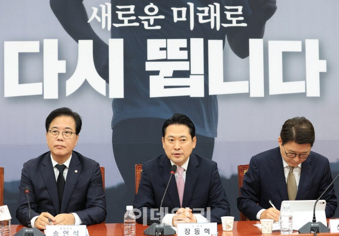 '손현보 목사 교회' 예배 참석 <b>장동혁</b> "반문명적 <b>종교 탄압</b>" 비판