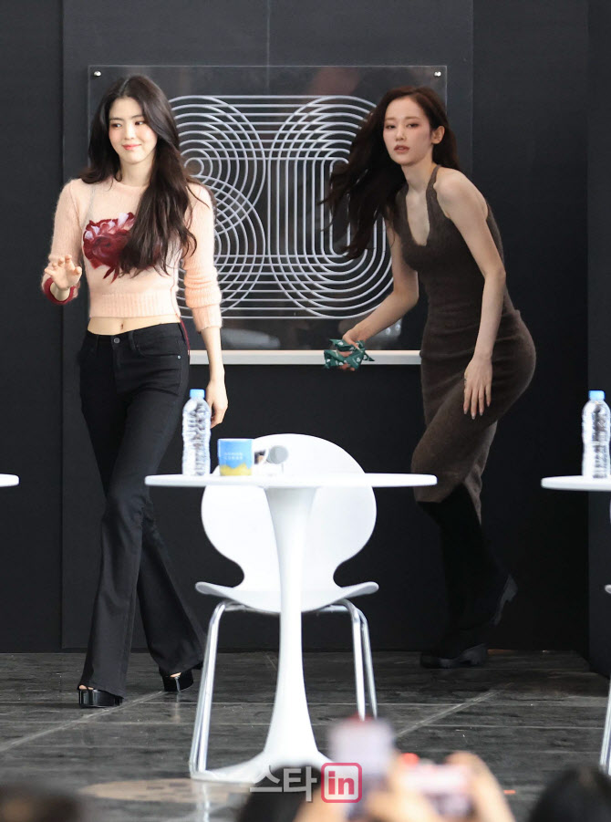 [포토]한소희-전종서, '<b>프로젝트 Y</b> 기대하세요'