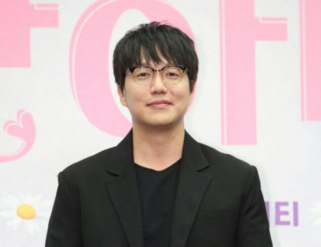 성시경, <b>1인 기획사 미등록 운영</b> 사과… "탈세 목적 아냐"