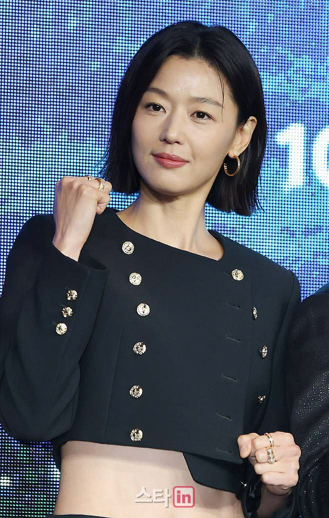 <b>전지현</b> "<b>중국 광고 취소</b>? '북극성' 방영 전 결정…혐중 NO" [공식]