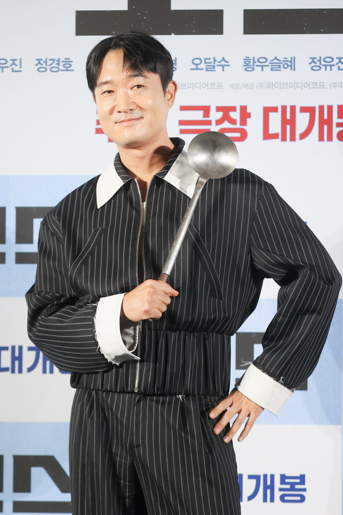 '<b>보스</b>' <b>조우진</b> "작품 홍보 한 달 만에 8kg 빠져…홍보핑이라 불러달라"