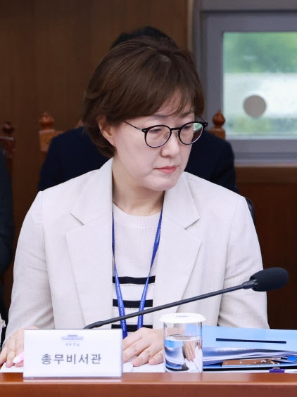 '李 핵심측근' 김현지 총무비서관, <b>국정</b>감사 출석한다
