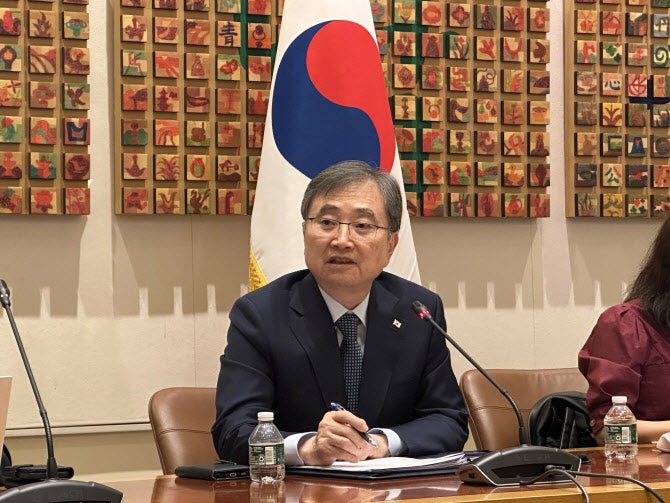 정부 고위 관계자 “<b>APEC</b> 계기 <b>북미 정상외교</b> 가능성 배제 못해”(종합...