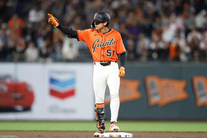 <b>이정후</b>, MLB 시즌 12번째 <b>3루타</b>…이치로와 어깨 나란히