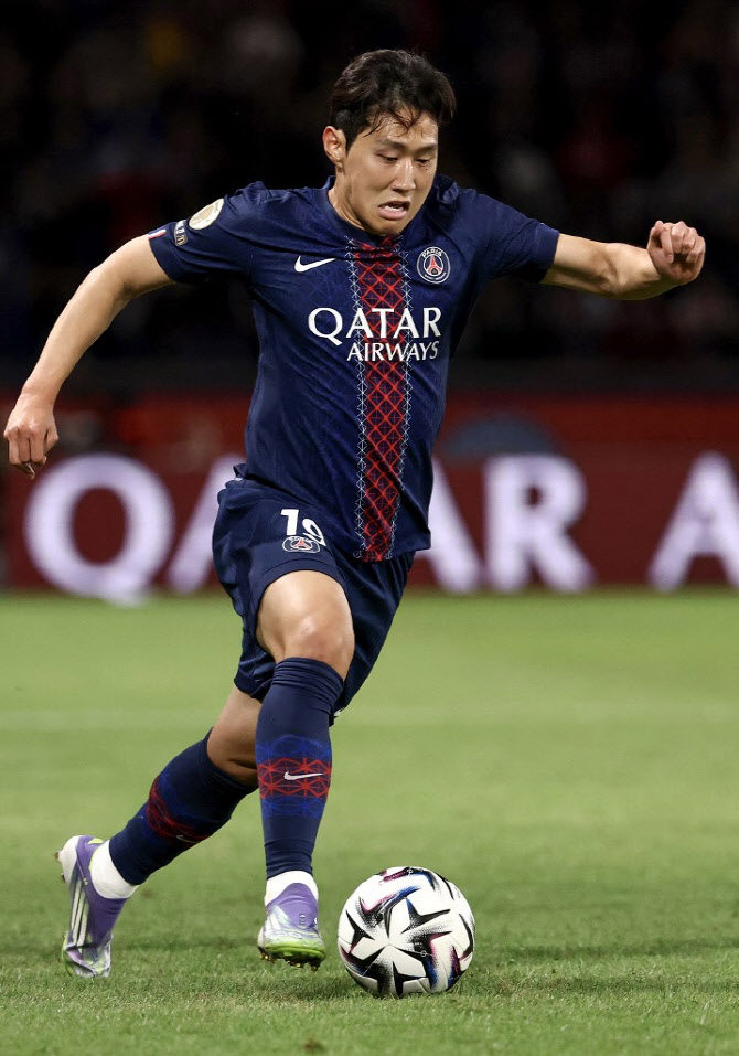 <b>이강인</b>, 선발 출전해 팀 2골 기여...<b>PSG</b>, <b>오세르</b> 꺾고 리그 선두