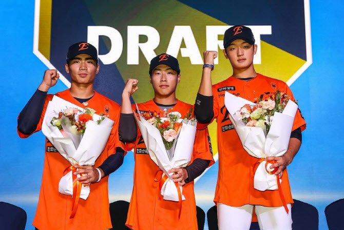 1라운드 <b>오재원</b>, <b>계약</b>금 2억7000만원...<b>한화</b>, 신인<b>계약 완료</b>