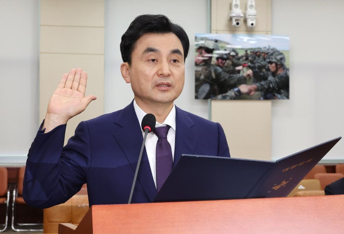 해병특검, <b>안규백</b> 장관 참고인 조사…"<b>임성근</b>과 14분간 <b>통화</b>"