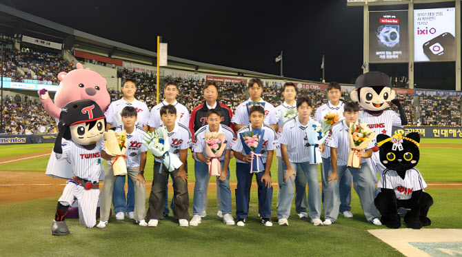 <b>LG</b> 1라운드 지명 <b>양우진</b>, <b>계약</b>금 2억5천만원에 사인...신인 <b>계약</b> 완료