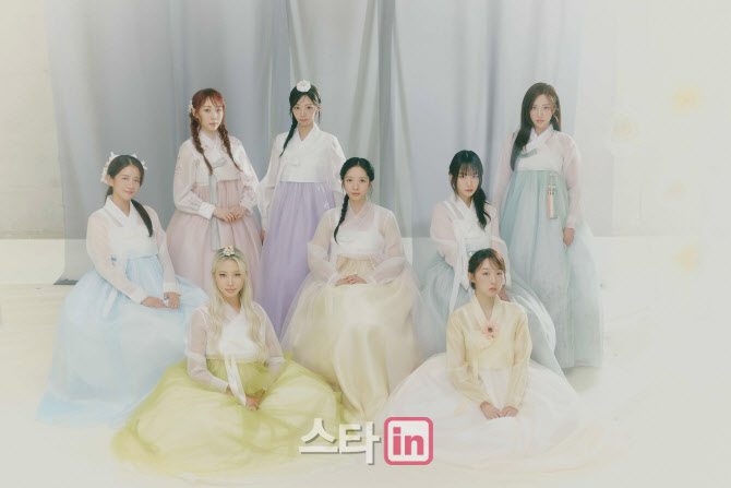 '9주년' 우주소녀, <b>추석</b> 한복 <b>인사</b>…"시간 정말 빨라"