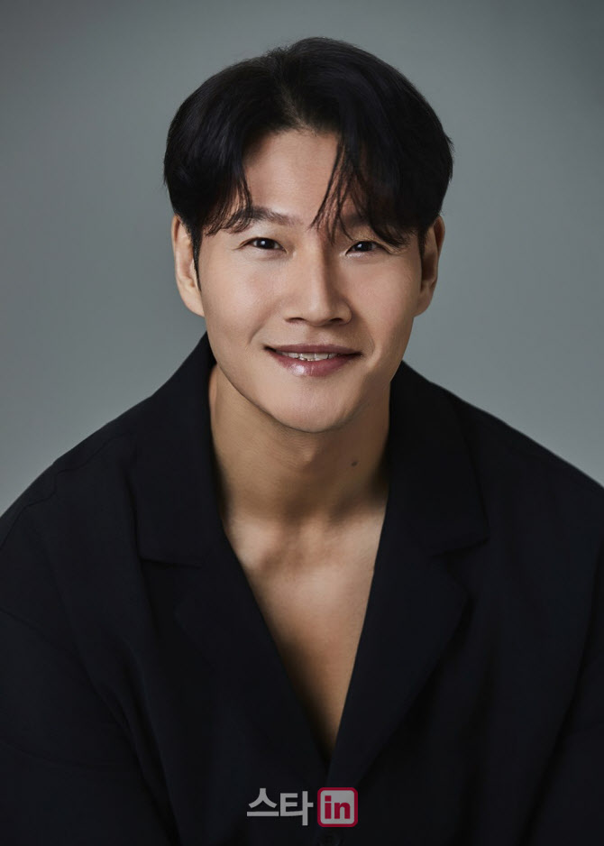 <b>김종국</b>, <b>손흥민 경기</b> 관람 포착…아내도 함께?